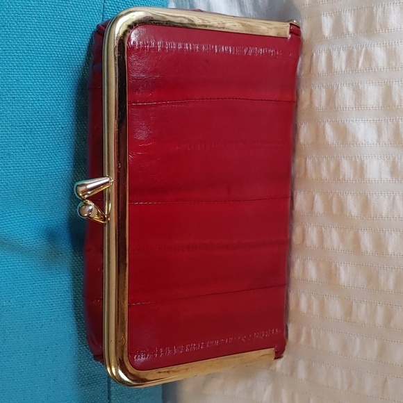 💚Vintage Red Eel Skin Cosmetic Case with Kiss Closure - Picture 2 of 13